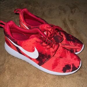 Nike Rosche Run Red